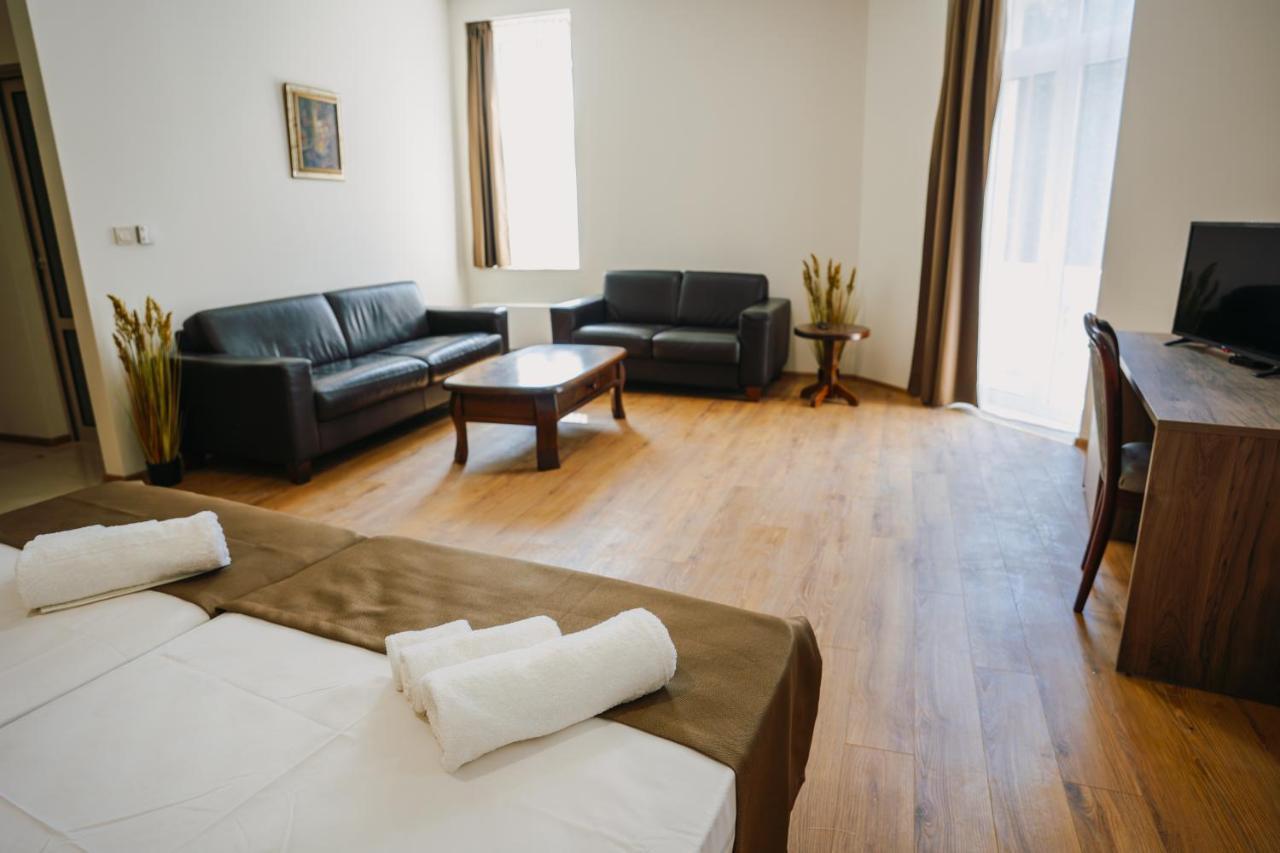 Хотел Театъръ Hotel Pleven Eksteriør billede