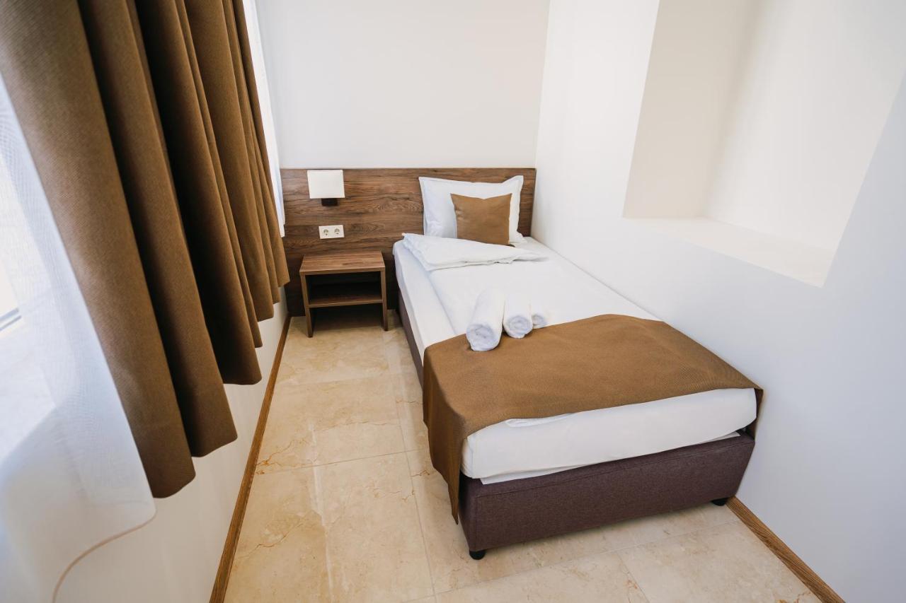 Хотел Театъръ Hotel Pleven Eksteriør billede