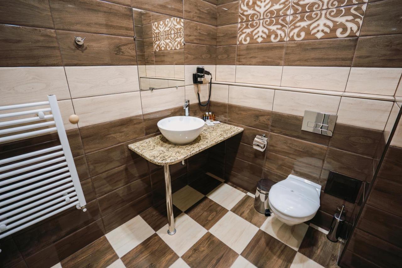 Хотел Театъръ Hotel Pleven Eksteriør billede