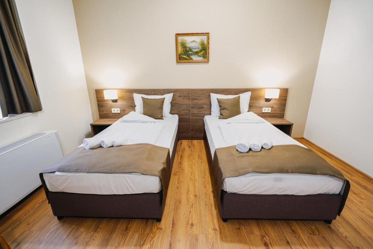 Хотел Театъръ Hotel Pleven Eksteriør billede