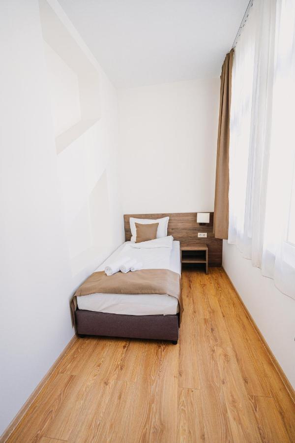 Хотел Театъръ Hotel Pleven Eksteriør billede