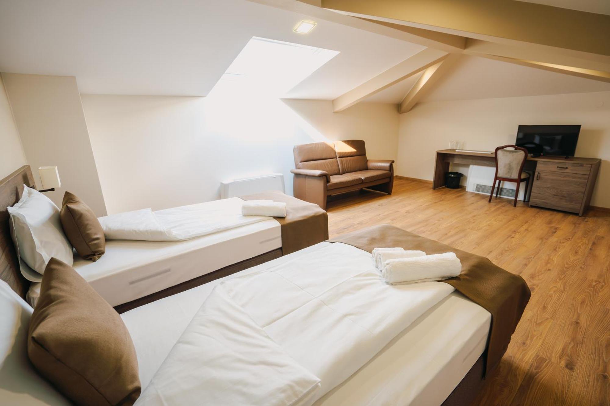 Хотел Театъръ Hotel Pleven Eksteriør billede