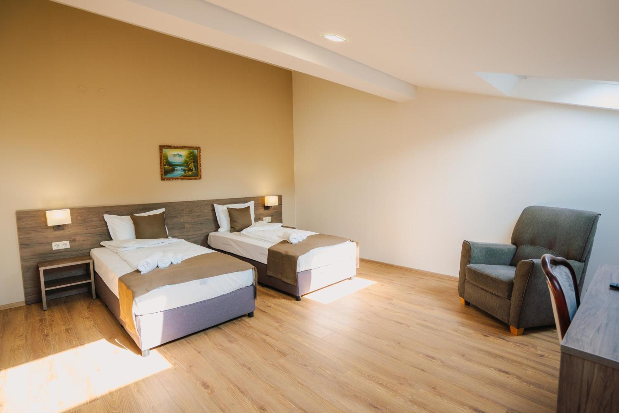 Хотел Театъръ Hotel Pleven Eksteriør billede