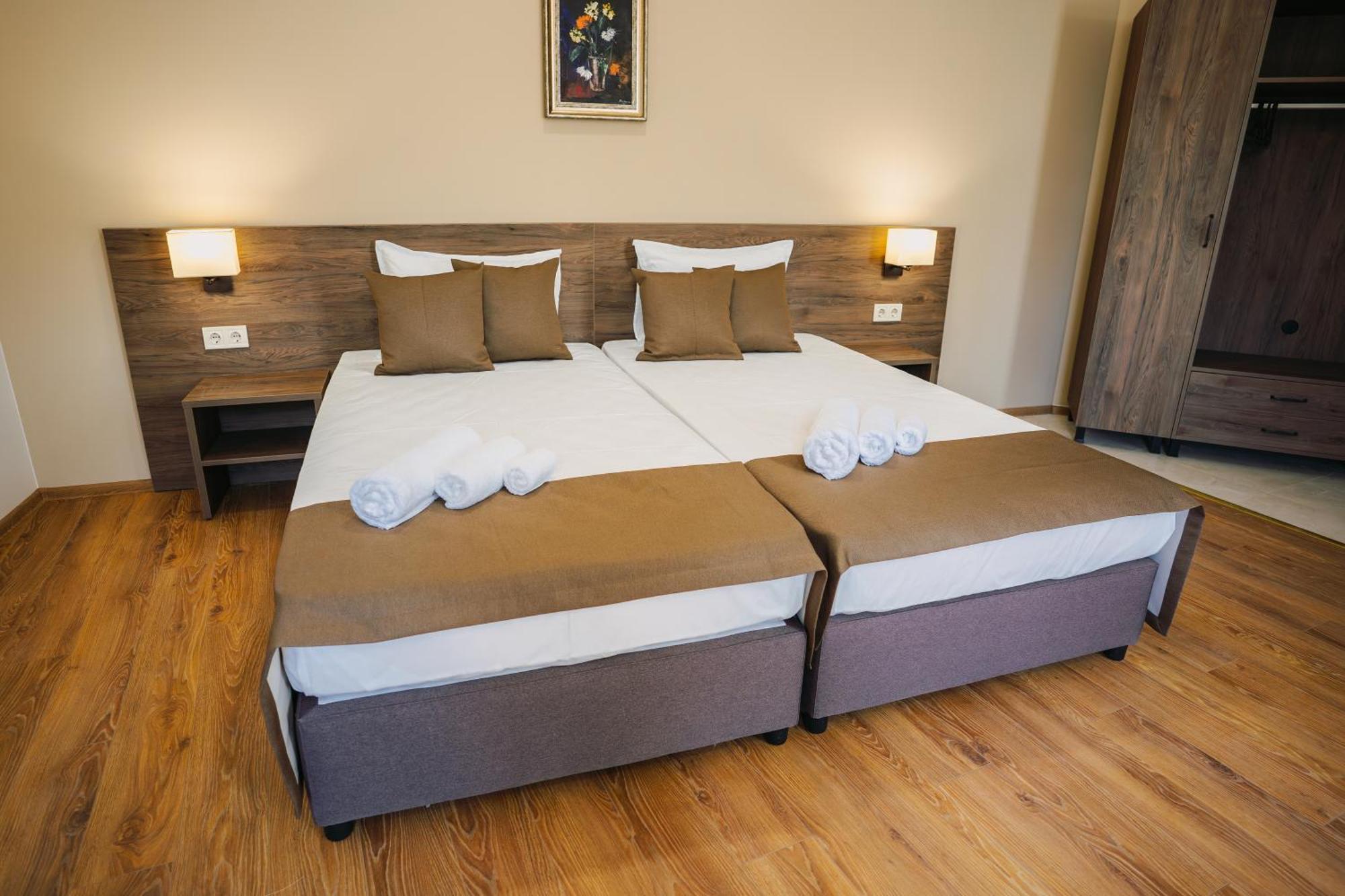 Хотел Театъръ Hotel Pleven Eksteriør billede